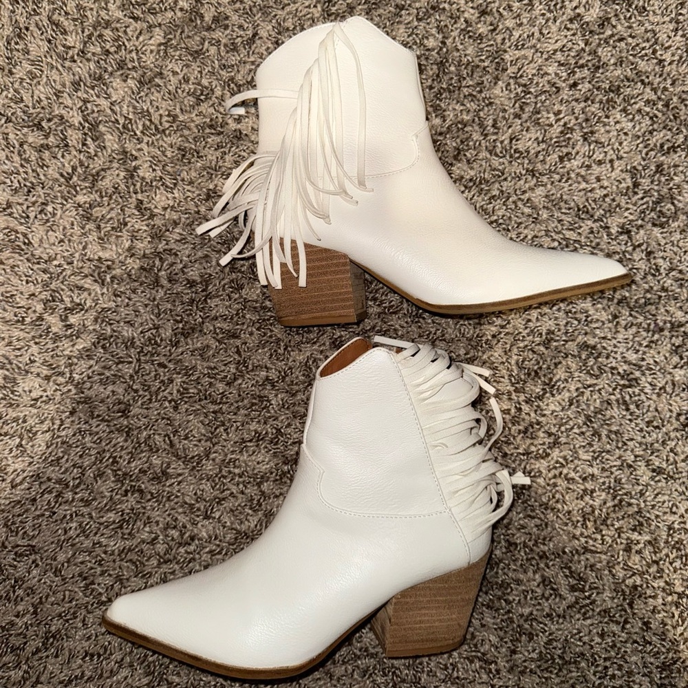 White fringe boot - Picture 2 of 4